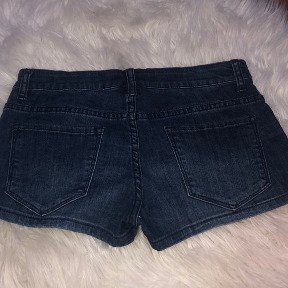 Women’s shorts - Picture 2 of 2